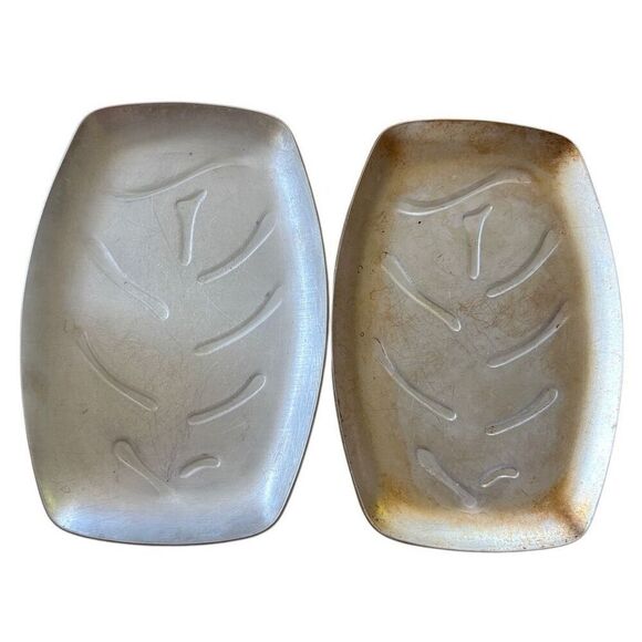 2 Nordic Ware Aluminum Sizzler Plates - Picture 1 of 4